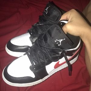 Size 6.5y Jordan's